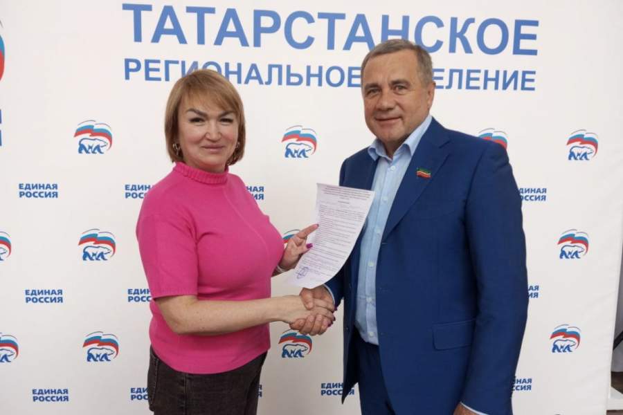 Глава «Татэнергосбыта» Рифнур Сулейманов подал документы для участия в предварительном голосовании партии