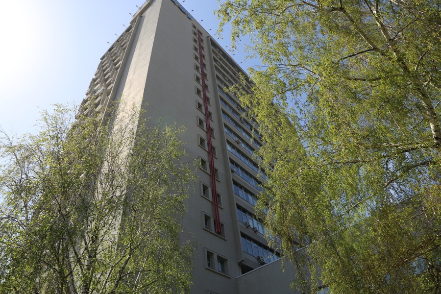 На высотке Казанского университета появилась георгиевская лента