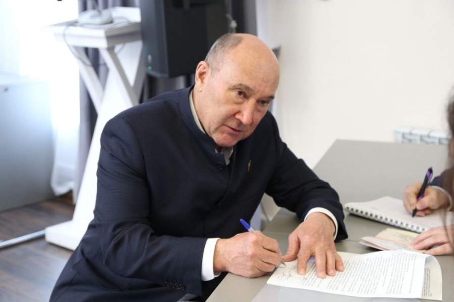 Марат Ахметов подал документы для участия в предварительном голосовании «Единой России»